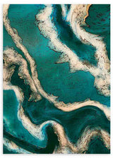 Cuadro con composición abstracta de formas fluidas en turquesa, verde esmeralda, blanco marfil y detalles dorados, de estilo abstracto. Disponible en kudeko.com