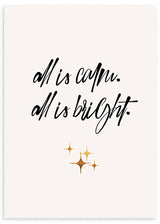 Cuadro con frase all is calm all is bright en caligrafía negra sobre fondo beige claro, con pequeñas estrellas doradas y estilo con frases. Disponible en kudeko.com