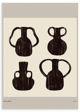 Cuadro con cuatro jarrones abstractos negros sobre fondo beige en composición equilibrada de estética minimalista y tonos neutros. Disponible en kudeko.com
