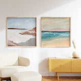 Cuadro cuadrado de playa con olas turquesa, orilla en tonos arena, horizonte oscuro y cielo crema con matices rosados, de estilo naturaleza y paisajes. Disponible en kudeko.com