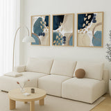 Conjunto de tres cuadros abstractos en tonos azules y beige