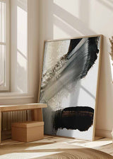 Cuadro con composición abstracta de trazos amplios en negro, gris, beige y blanco roto, con contraste suave y estilo abstracto contemporáneo. Disponible en kudeko.com
