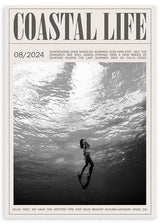 Wandbild im Editorial Stil mit Frau unter Wasser, maritimen Spiegelungen in Weiß, Grau und Schwarz, monochromer Fotografie und küstennaher Bildsprache. Erhältlich auf kudeko.com
