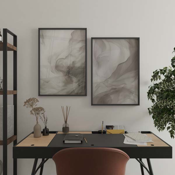 Conjunto de dos cuadros con formas abstractas fluidas en tonos beige, gris humo, marfil y topo, composición etérea de estilo abstracto. Disponible en kudeko.com