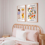 Cuadro de ilustración floral colorida con distintas flores sobre fondo ligeramente amarillo - Flower Market Amsterdam