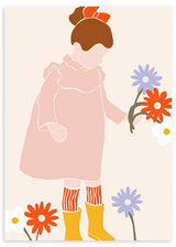 Wandbild mit Mädchen im Profil, rosa Kleid, roter Schleife, gelben Stiefeln und großen Blumen in Rot, Flieder und Weiß auf cremefarbenem Hintergrund, im kindlichen Stil. Erhältlich auf kudeko.com