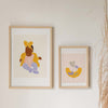 Cuadro infantil de ilustración artística de bebé con lazo y pijama