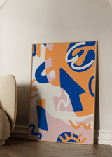 Tableau encadré avec formes abstraites organiques et géométriques en bleu, orange, rose poudré et blanc cassé, dans un style abstrait contemporain avec courbes et éléments graphiques. Disponible sur kudeko.com