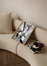 Cuadro decorativo de estilo blanco_y_negro y minimalista colocado en dormitorio, fotografía en blanco y negro de moda y tacones, modelo Disco Feet B&W