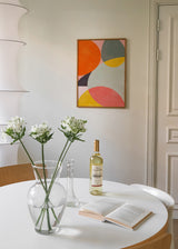 Tableau abstrait encadré avec formes ovales et courbes superposées en orange, jaune moutarde, rose corail, vert grisé et beige doux, style contemporain. Disponible sur kudeko.com