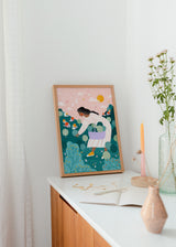 Cuadro decorativo de estilo colorido y ilustración colocado en habitación infantil, mujer recolectando en un paisaje soñador, modelo A Woman Tree Picking