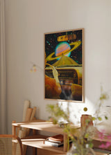 Tableau surréaliste d’une femme conduisant vers Saturne, dans une scène décorative aux tons célestes et oniriques. Disponible sur kudeko.com
