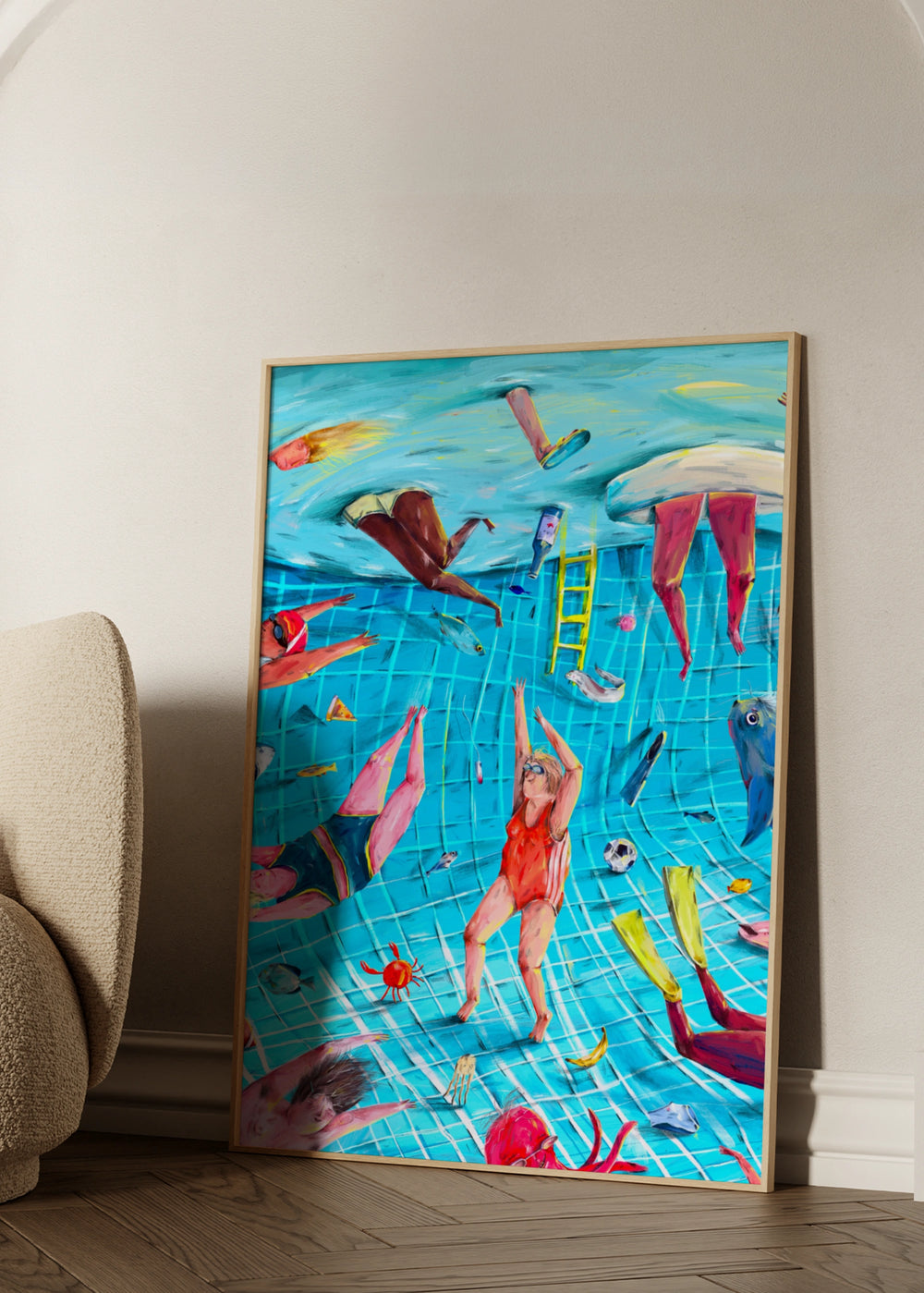 Cuadro decorativo de estilo colorido y minimalista colocado en salón, escena surrealista y divertida bajo el agua en una piscina, modelo Surreal Pool Fun