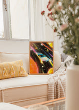 Quadro surrealista de um carro clássico a flutuar no espaço, ambiente decorativo onírico e composição visual marcante. Disponível em kudeko.com
