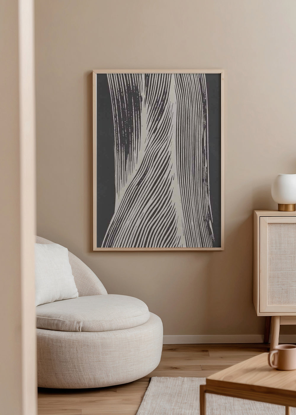 Cuadro decorativo de estilo minimalista y abstracto colocado en salón, líneas abstractas orgánicas en blanco y negro, modelo Abstract hand drawn Line 03