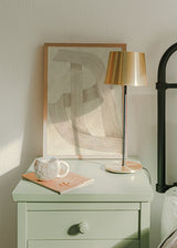 Wandbild mit verflochtenen geschwungenen und parallelen Linien in Beige, Sand und Taupegrau auf hellem strukturiertem Hintergrund, in einem abstrakten und ausgewogenen Stil. Erhältlich auf kudeko.com