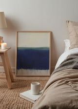 Quadro abstrato com faixa azul-marinho e degradê claro, kudeko.com. Disponível em kudeko.com