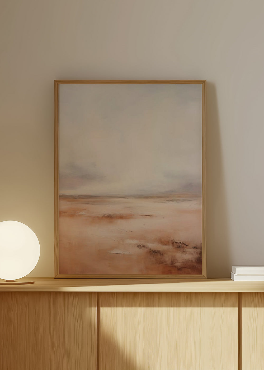 Tableau avec paysage abstrait, horizon diffus, surface éthérée, tons sable, terre cuite, blanc cassé et gris doux, style abstrait pour décoration murale enmarquée. Disponible sur kudeko.com