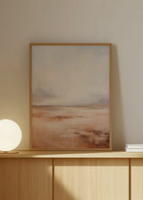 Cuadro decorativo de estilo minimalista y abstracto colocado en salón, paisaje abstracto en acuarela en tonos ocre, modelo Paisaje Abstracto Watercolor IV
