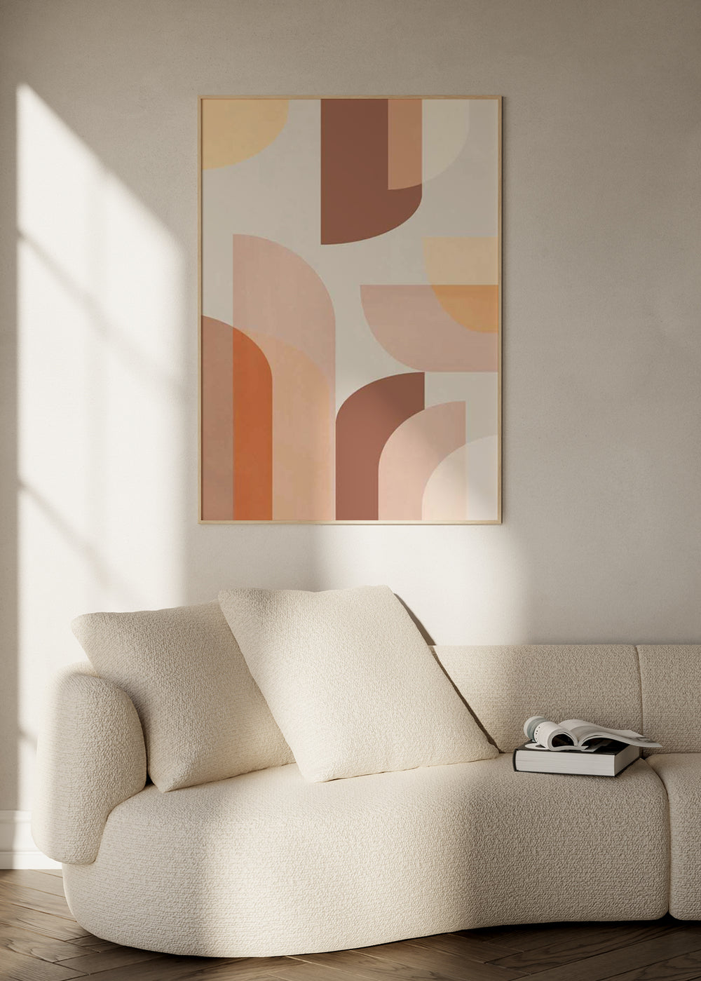 Cuadro decorativo de estilo minimalista y abstracto colocado en salón, composición geométrica retro en tonos cálidos, modelo Retro Geometric
