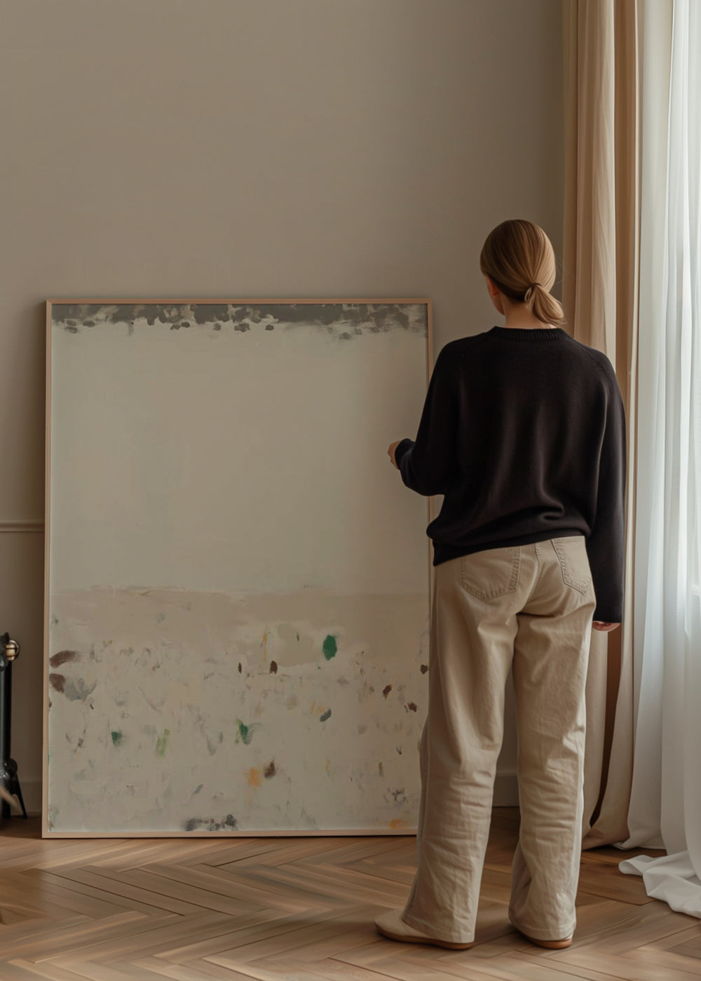 Quadro abstrato em tons neutros com detalhes verdes e terra, kudeko.com. Disponível em kudeko.com