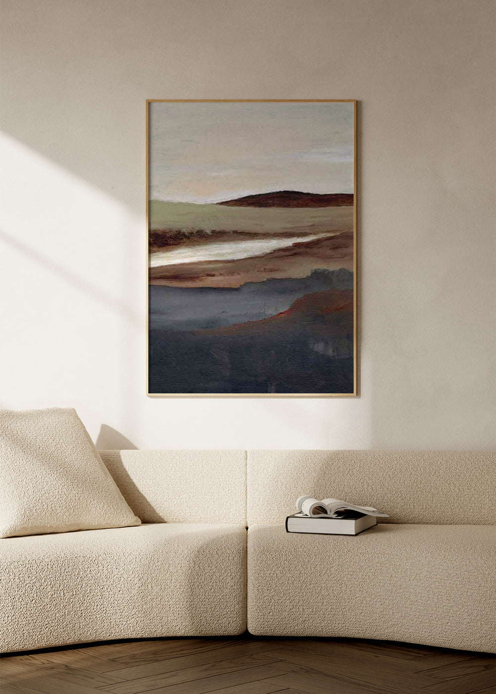 Cuadro decorativo de estilo minimalista y abstracto colocado en salón, paisaje abstracto en tonos tierra, modelo Serene View