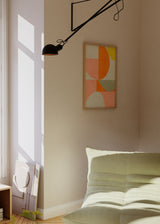 Cuadro decorativo de estilo minimalista y abstracto colocado en salón, composición geométrica de círculos en tonos cálidos, modelo Summer Circles22 3 V