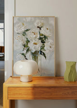 Quadro quadrado floral com peônias brancas. Disponível em kudeko.com