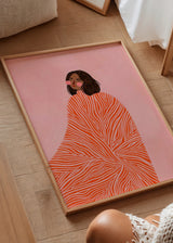 Tableau illustré coloré représentant une femme avec manteau rouge, style décoratif aux formes fluides de Bea Muller. Disponible sur kudeko.com