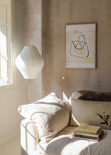 Quadro emoldurado com mala de contorno preto, limões amarelos, fundo bege claro texturado, frase decorativa em inglês e estilo de ilustração suave. Disponível em kudeko.com