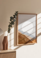 Cuadro decorativo de estilo minimalista y orgánico colocado en salón, luna sobre montañas en tonos boho, modelo Boho moon and mountains