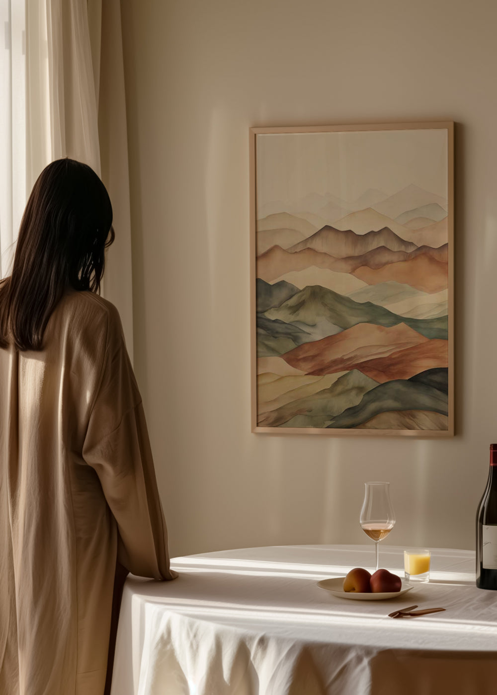 Tableau avec montagnes superposées en ocre, terre cuite, beige, vert olive et gris doux, dans un style nature et paysage aux lignes épurées. Disponible sur kudeko.com