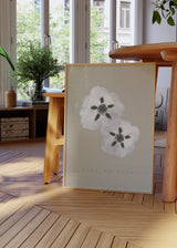 Cuadro decorativo de estilo minimalista y sereno colocado en salón, flores blancas de jara minimalistas, modelo Flores de jara