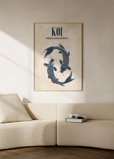 Quadro emoldurado com dois peixes koi em azul escuro, composição circular, fundo bege texturado, tipografia superior e estilo de ilustração japonesa. Disponível em kudeko.com