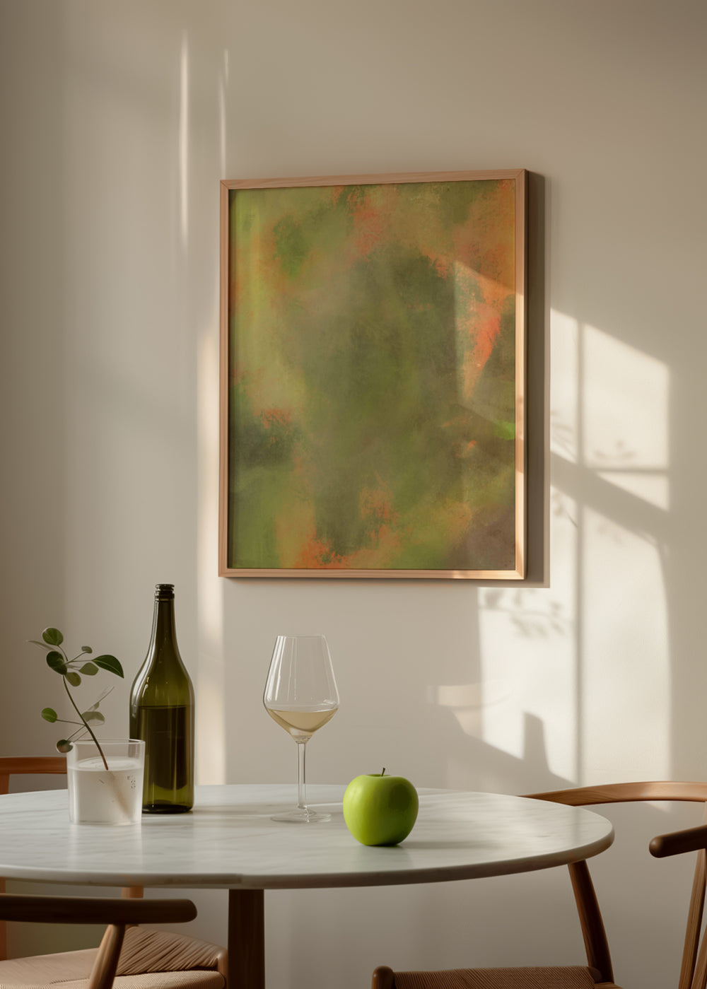 Abstraktes Wandbild mit diffusen organischen Formen in Olivgrün, Moosgrün, Beige und Terrakotta, in sanftem abstraktem Stil mit ruhiger Ausstrahlung und weicher Bildwirkung. Erhältlich auf kudeko.com