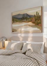 Cuadro decorativo de estilo orgánico y minimalista colocado en salón, paisaje desértico sereno con cactus saguaro, modelo Saguaro Desert Serenity