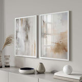 Cuadro abstracto de composición suave con manchas beige, arena, blanco roto y gris claro, de estilo abstracto. Disponible en kudeko.com