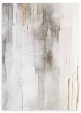 Quadro com composição abstrata em branco partido, cinzento suave, bege claro e detalhes dourados verticais, num estilo abstrato clean e luminoso. Disponível em kudeko.com