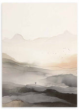 Quadro com paisagem abstrata de montanhas difusas, bruma suave, camadas onduladas e tons de bege, cinzento fumado, preto suave e branco quebrado, estilo abstrato. Disponível em kudeko.com
