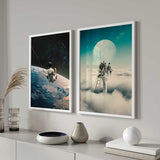 Cuadro collage surrealista de trampolín en el cielo con luna llena al fondo