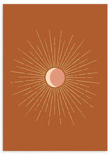 Gerahmtes Wandbild mit abstrakter Sonne, rosa Mittelpunkt, feinen cremefarbenen Strahlen, terrakottafarbenem Hintergrund und minimalistischer, ausgewogener Gestaltung. Erhältlich auf kudeko.com