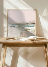 Cuadro cuadrado con paisaje abstracto en tonos rosa empolvado, beige, blanco roto y verde agua, con formas suaves y atmósfera serena de estilo abstracto. Disponible en kudeko.com