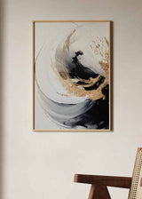 Cuadro con composición abstracta de curvas envolventes en blanco, negro, gris y detalles dorados, de estilo abstracto. Disponible en kudeko.com