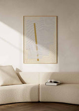 Cuadro con collage abstracto de formas rectangulares en blanco roto, beige claro y detalle mostaza, de estilo minimalista. Disponible en kudeko.com