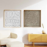 Quadratisches Wandbild mit abstrakten überlagerten Gesichtern in weißen Linien auf beigefarbenem, strukturiertem Hintergrund, mit geschwungenen und geometrischen Formen im abstrakten Stil. Erhältlich auf kudeko.com