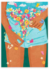 Tableau encadré représentant une figure féminine avec short turquoise, fleurs multicolores, papillons, fond bleu et style illustration aux accents décoratifs. Disponible sur kudeko.com