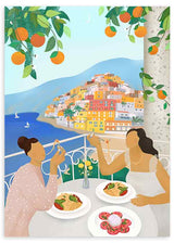 Cuadro de escena mediterránea con dos mujeres en terraza, mar azul, pueblo de Positano, naranjos colgantes y casas en tonos pastel, de estilo ilustración. Disponible en kudeko.com