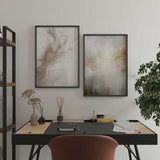 Tableau avec composition abstraite aux formes fluides en blanc cassé, gris doux et détails dorés à l’aspect minéral, style abstrait contemporain et décoration murale encadrée. Disponible sur kudeko.com