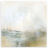 Quadratisches Wandbild mit abstrakter nebliger Landschaft in Beige, Off-White, Grün Grau und zartem Blau, im klaren abstrakten und zeitgenössischen Stil. Erhältlich auf kudeko.com