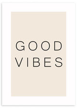 Cuadro con frase GOOD VIBES en tipografía negra sobre fondo beige claro, composición limpia y estilo con frases. Disponible en kudeko.com
